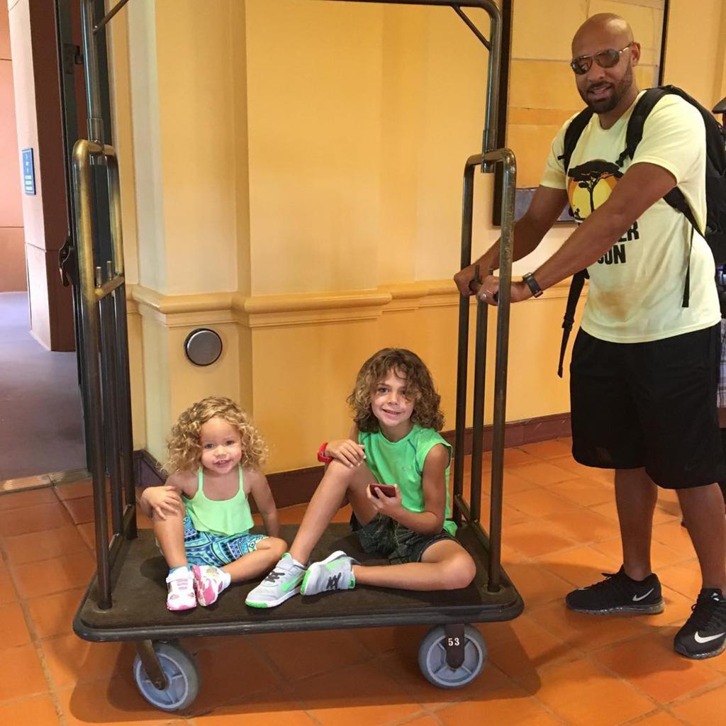 Hank Baskett with his two kids